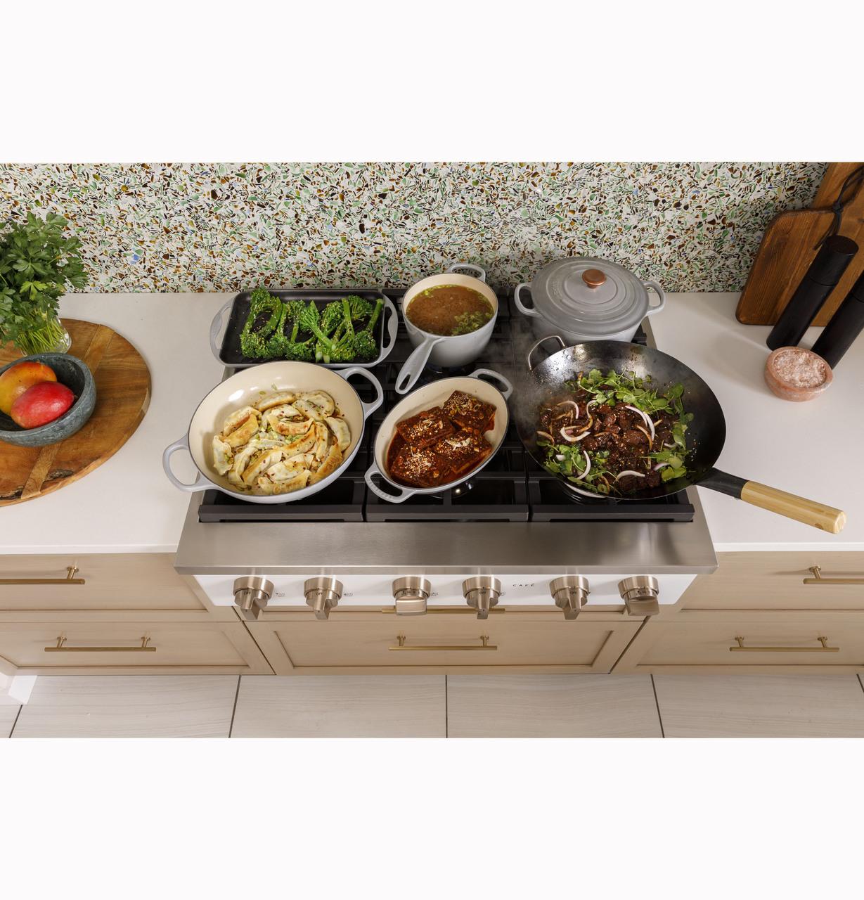 Cafe CGU366P3TD1 CAF(EBACK)™ 36" Commercial-Style Gas Rangetop with 6 Burners (Natural Gas)