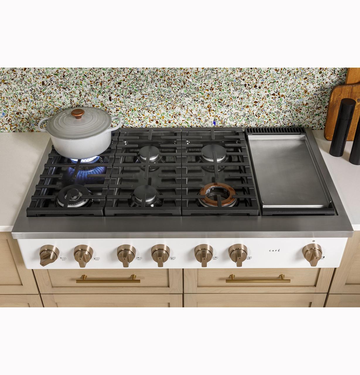 Cafe CGU486P3TD1 CAF(EBACK)™ 48" Commercial-Style Gas Rangetop with 6 Burners and Integrated Griddle (Natural Gas)