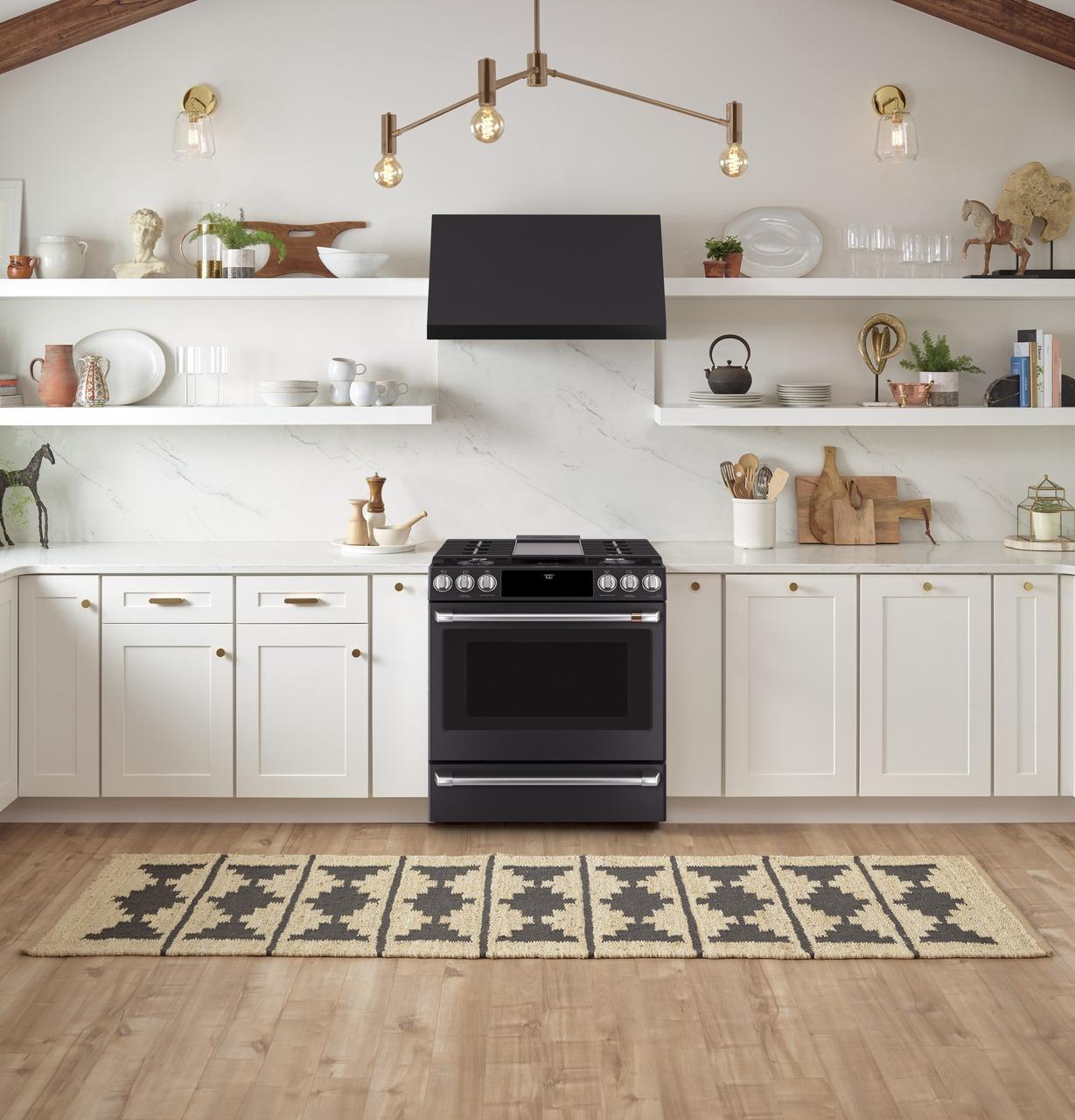 Cafe CGS700P3MD1 CAF(EBACK)™ 30" Smart Slide-In, Front-Control, Gas Range with Convection Oven
