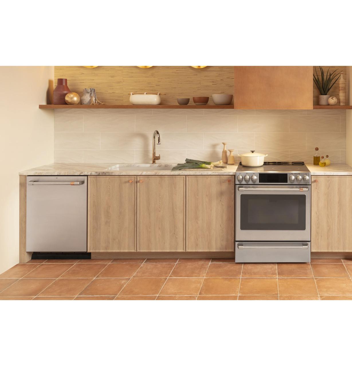 Cafe CHS90XP2MS1 CAF(EBACK)™ 30" Smart Slide-In, Front-Control, Induction and Convection Range with In-Oven Camera