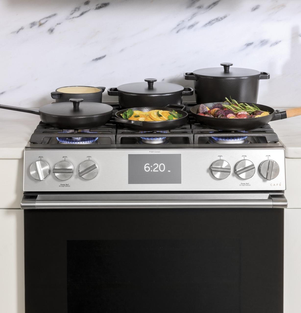 Caf(eback)™ 30" Smart Slide-In, Front-Control, Dual-Fuel, Double-Oven Range with Convection in Platinum Glass