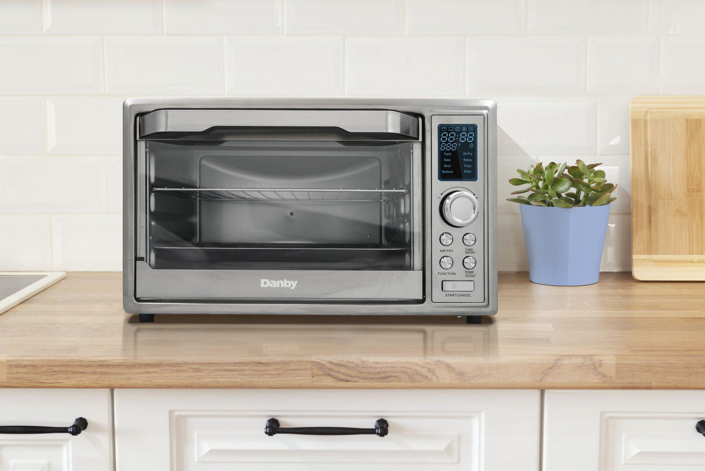 DBTO0961ABSS Danby 0.9 cu. ft. Toaster Oven with Air Fry Technology in Stainless Steel