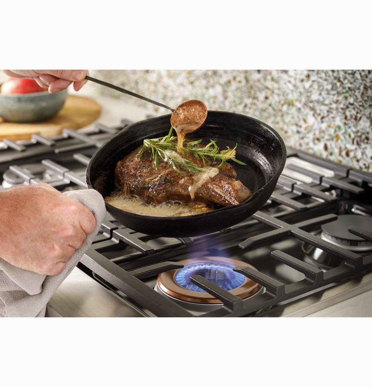 Cafe CGU366P4TW2 CAF(EBACK)™ 36" Commercial-Style Gas Rangetop with 6 Burners (Natural Gas)