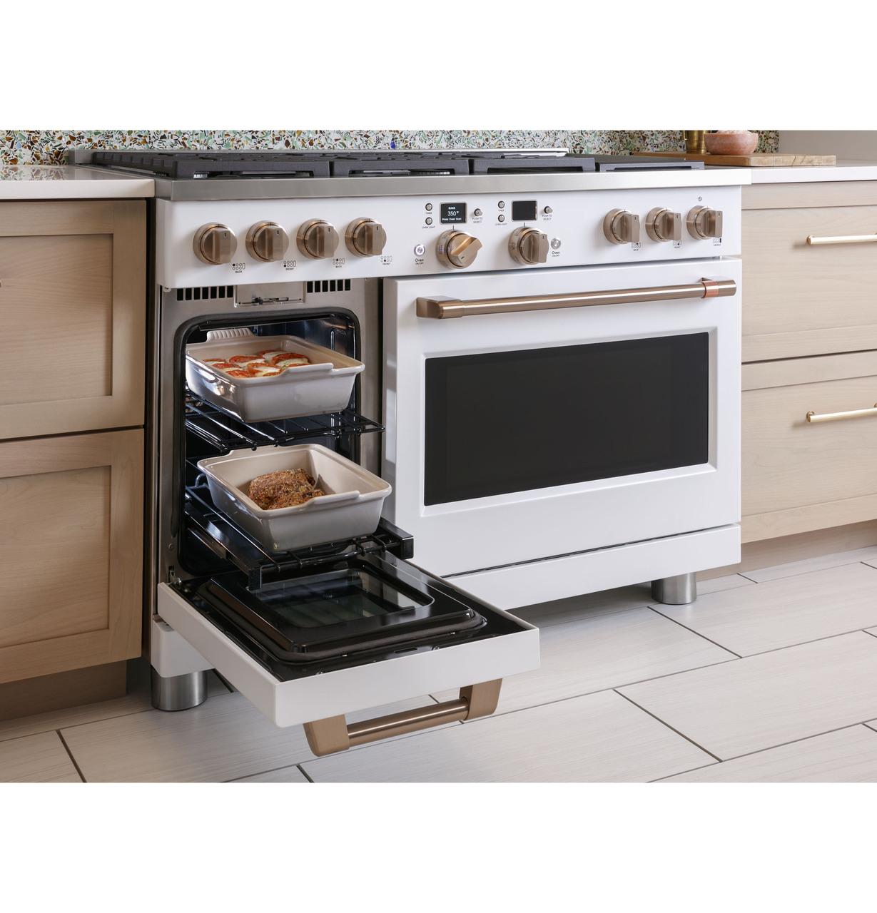Cafe C2Y486P2TS1 CAF(EBACK)™ 48" Smart Dual-Fuel Commercial-Style Range with 6 Burners and Griddle (Natural Gas)