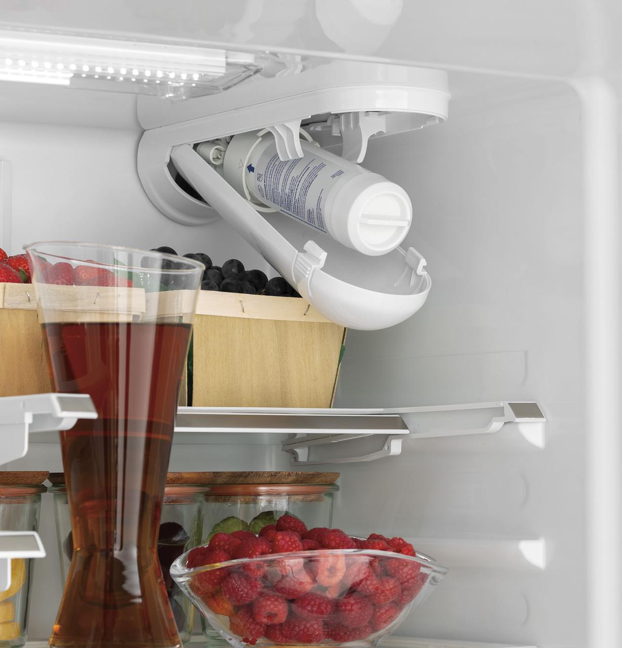 Cafe CWE19SP4NW2 CAF(EBACK)™ ENERGY STAR 18.6 Cu. Ft. Counter-Depth French-Door Refrigerator