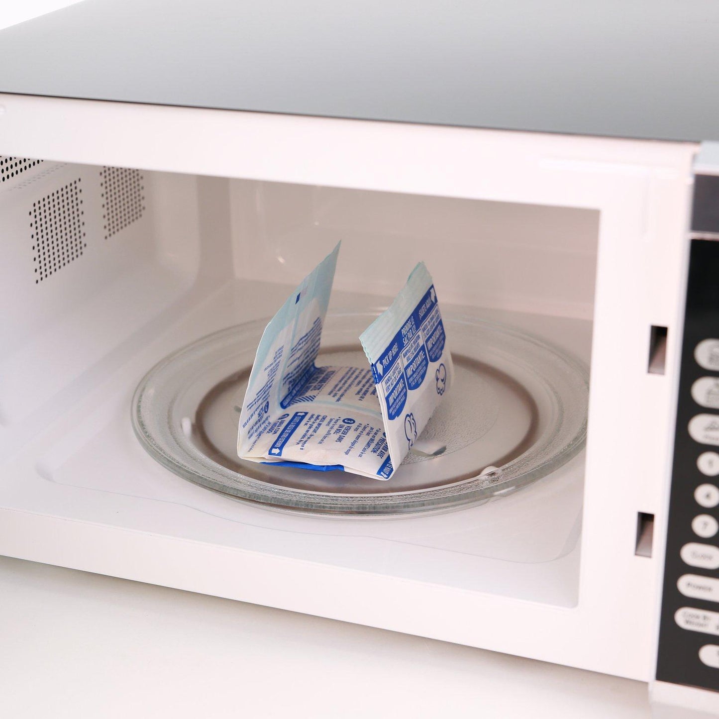 Avanti 1.6 cu. ft. Microwave Oven - Stainless Steel with Black Cabinet / 1.6 cu. ft.