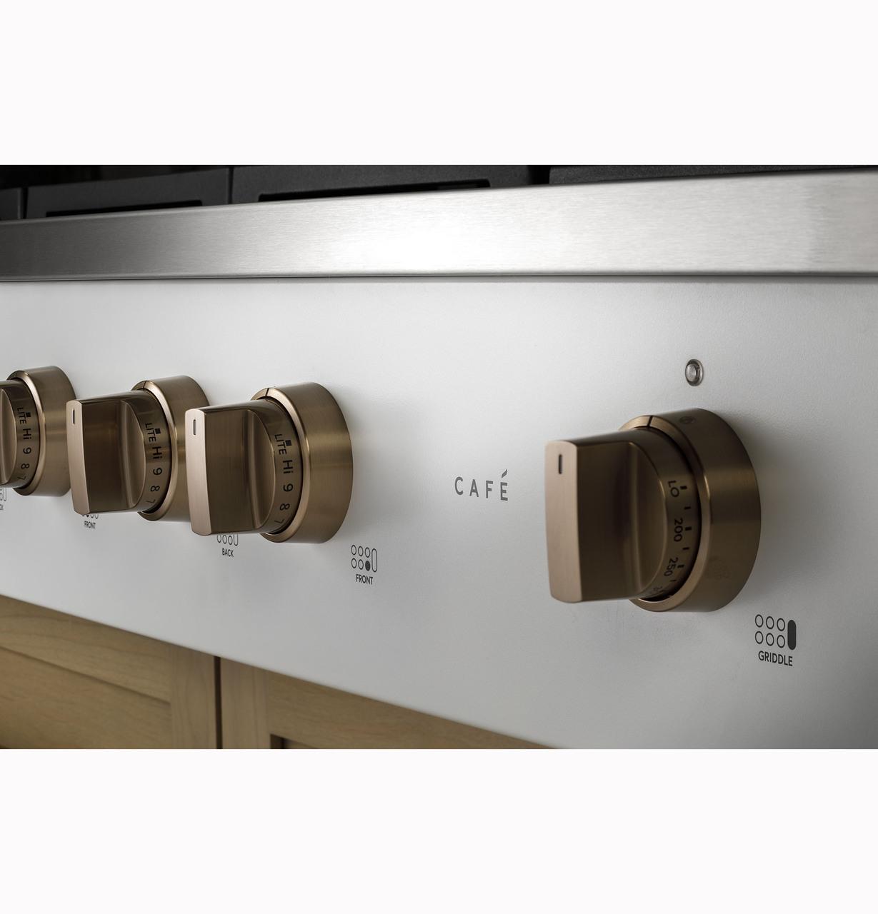 Cafe Caf(eback)™ 48" Commercial-Style Gas Rangetop with 6 Burners and Integrated Griddle (Natural Gas)
