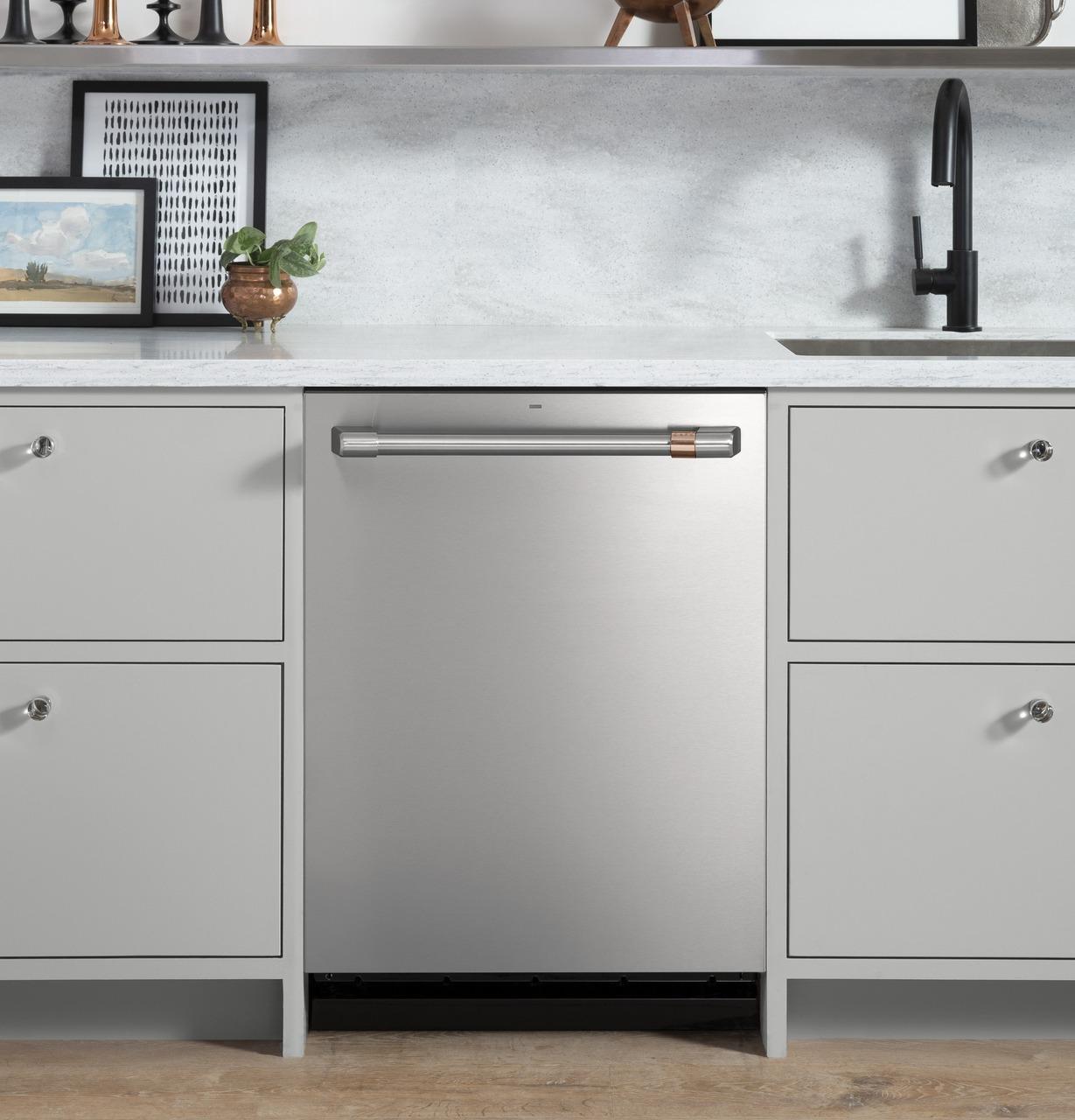 Cafe Caf(eback)™ ENERGY STAR® Stainless Steel Interior Dishwasher with Sanitize and Ultra Wash