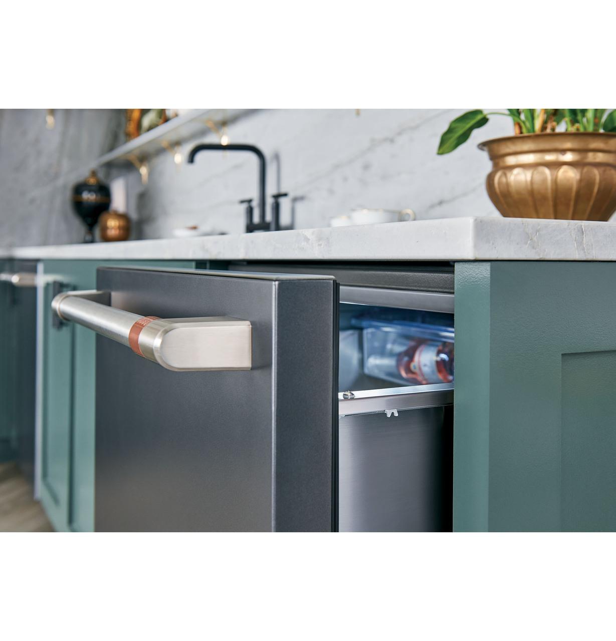 Cafe CDE06RP3ND1 CAF(EBACK)™ 5.7 Cu. Ft. Built-In Dual-Drawer Refrigerator