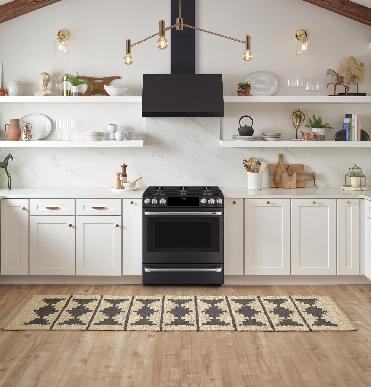 Cafe CGS700P3MD1 CAF(EBACK)™ 30" Smart Slide-In, Front-Control, Gas Range with Convection Oven