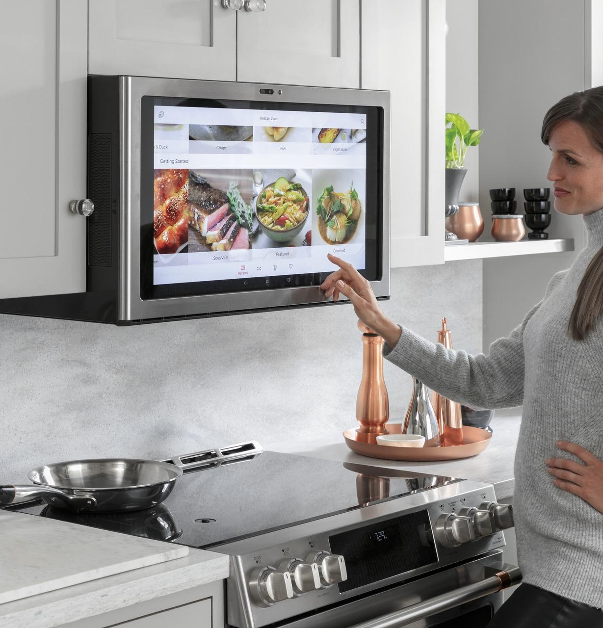 Cafe CHS90XP2MS1 CAF(EBACK)™ 30" Smart Slide-In, Front-Control, Induction and Convection Range with In-Oven Camera