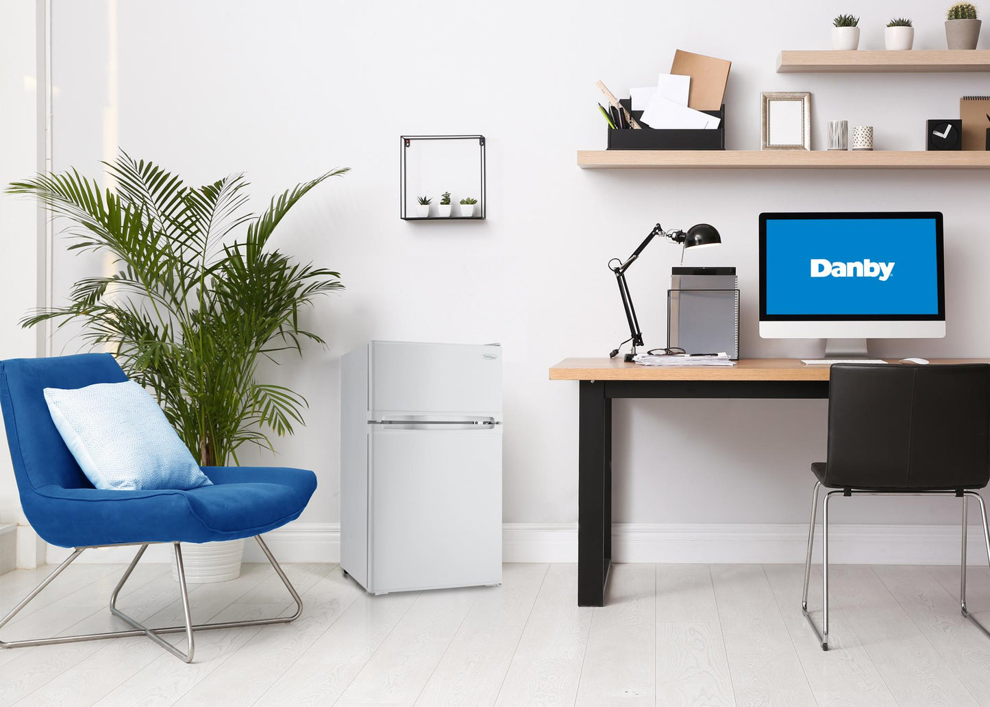 DCR031B1WDD Danby 3.1 cu. ft. 2-door Compact Fridge in White