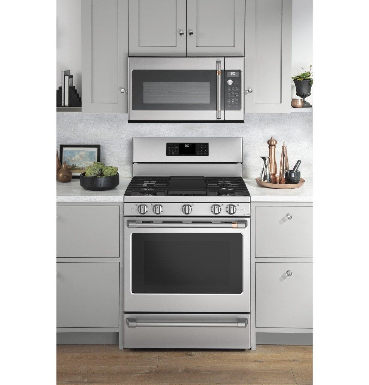 Caf(eback)™ 30" Smart Free-Standing Gas Range with Convection