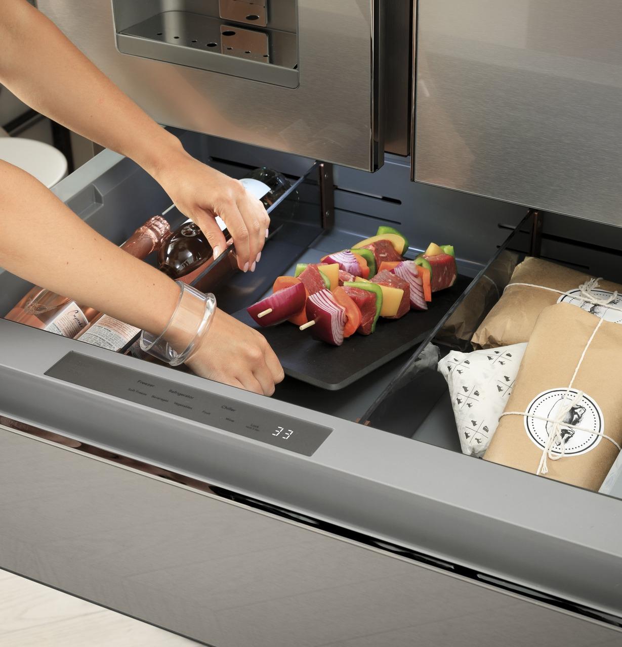 Cafe CVE28DM5NS5 CAF(EBACK)™ ENERGY STAR® 27.8 Cu. Ft. Smart 4-Door French-Door Refrigerator in Platinum Glass