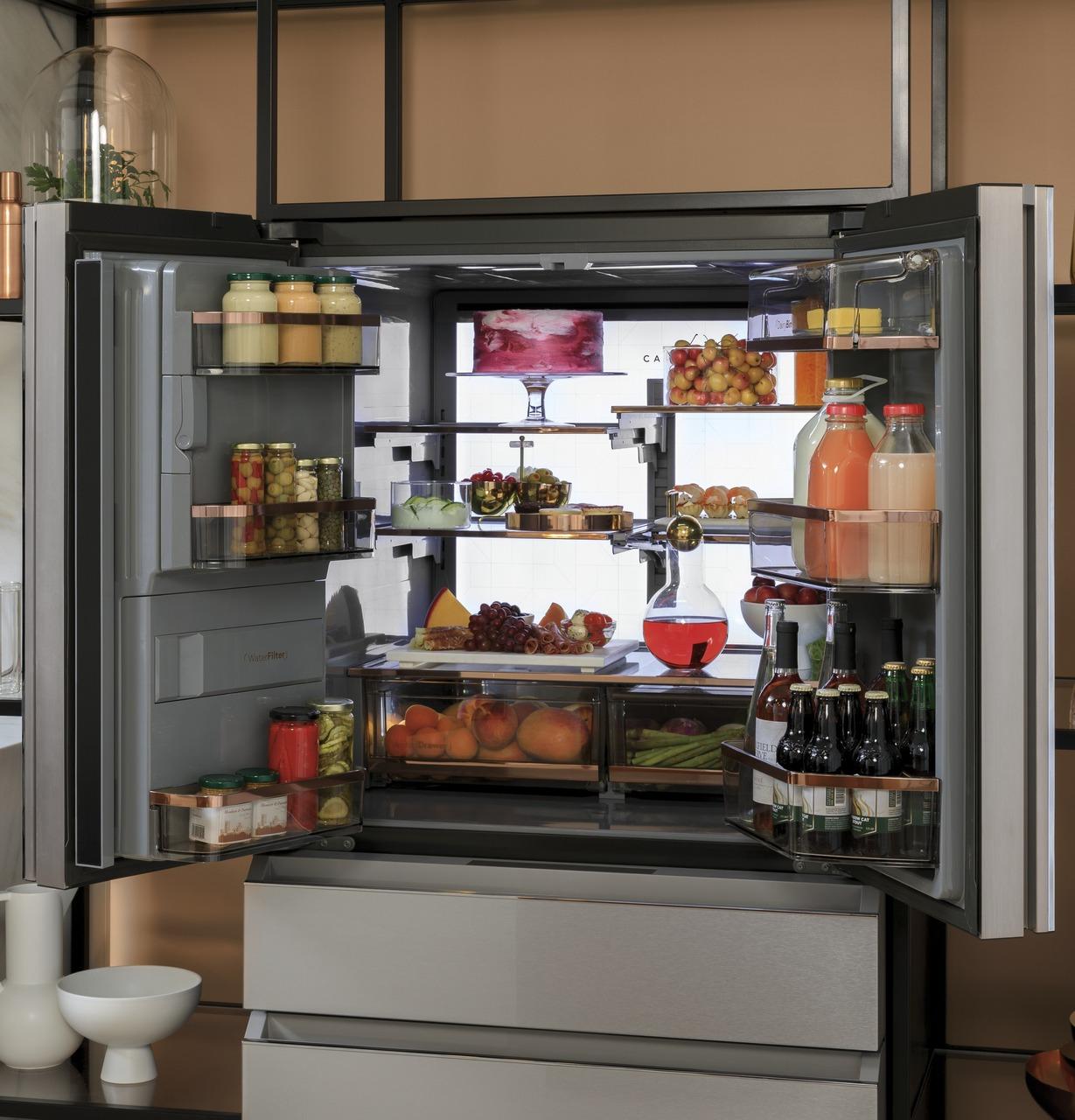 Cafe Caf(eback)™ ENERGY STAR® 27.8 Cu. Ft. Smart 4-Door French-Door Refrigerator in Platinum Glass