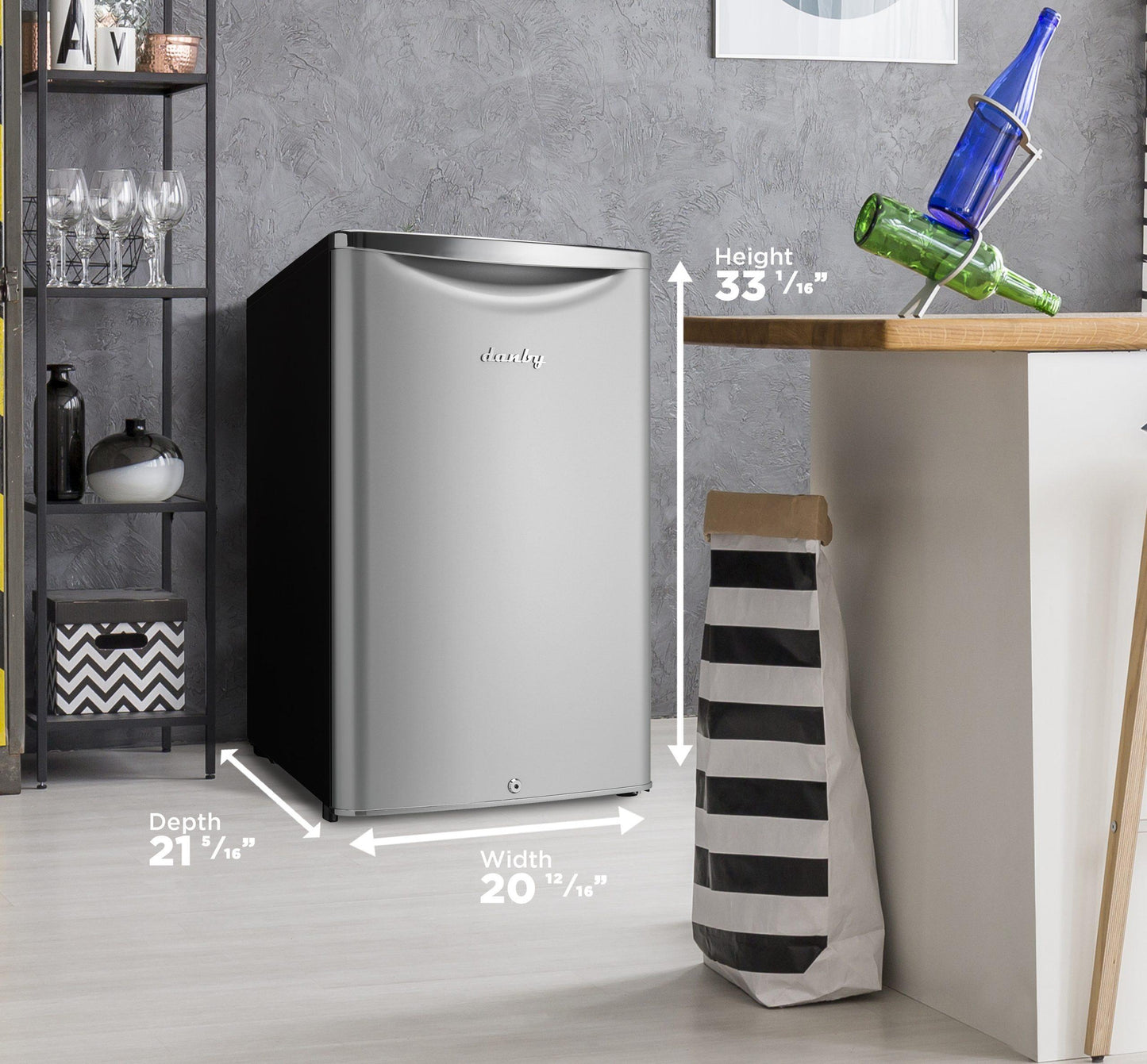DAR044A6DDB Danby 4.4 cu. ft. Retro Compact Fridge in Iridium Silver