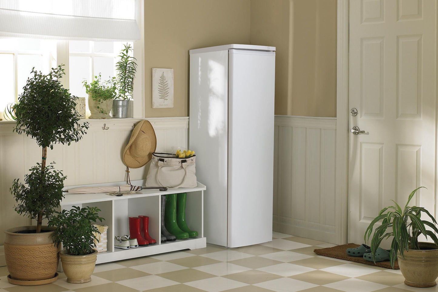 DUF071A3WDB Danby 7.1 cu. ft. Upright Freezer in White