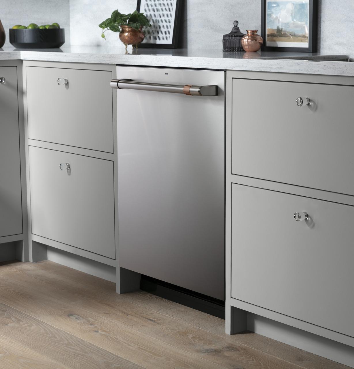 Cafe Caf(eback)™ ENERGY STAR® Stainless Steel Interior Dishwasher with Sanitize and Ultra Wash