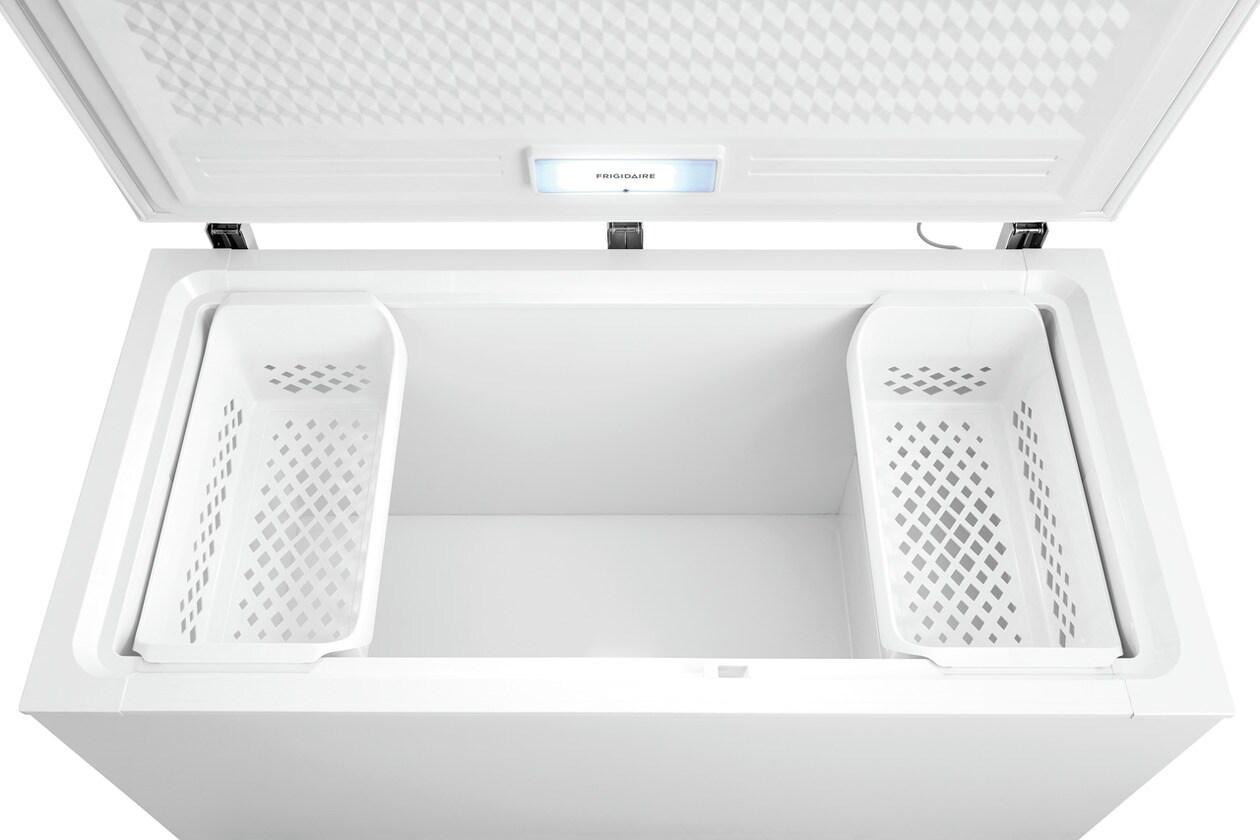Frigidaire FFCL1542AW 15 Cu. Ft. Garage Ready Chest Freezer