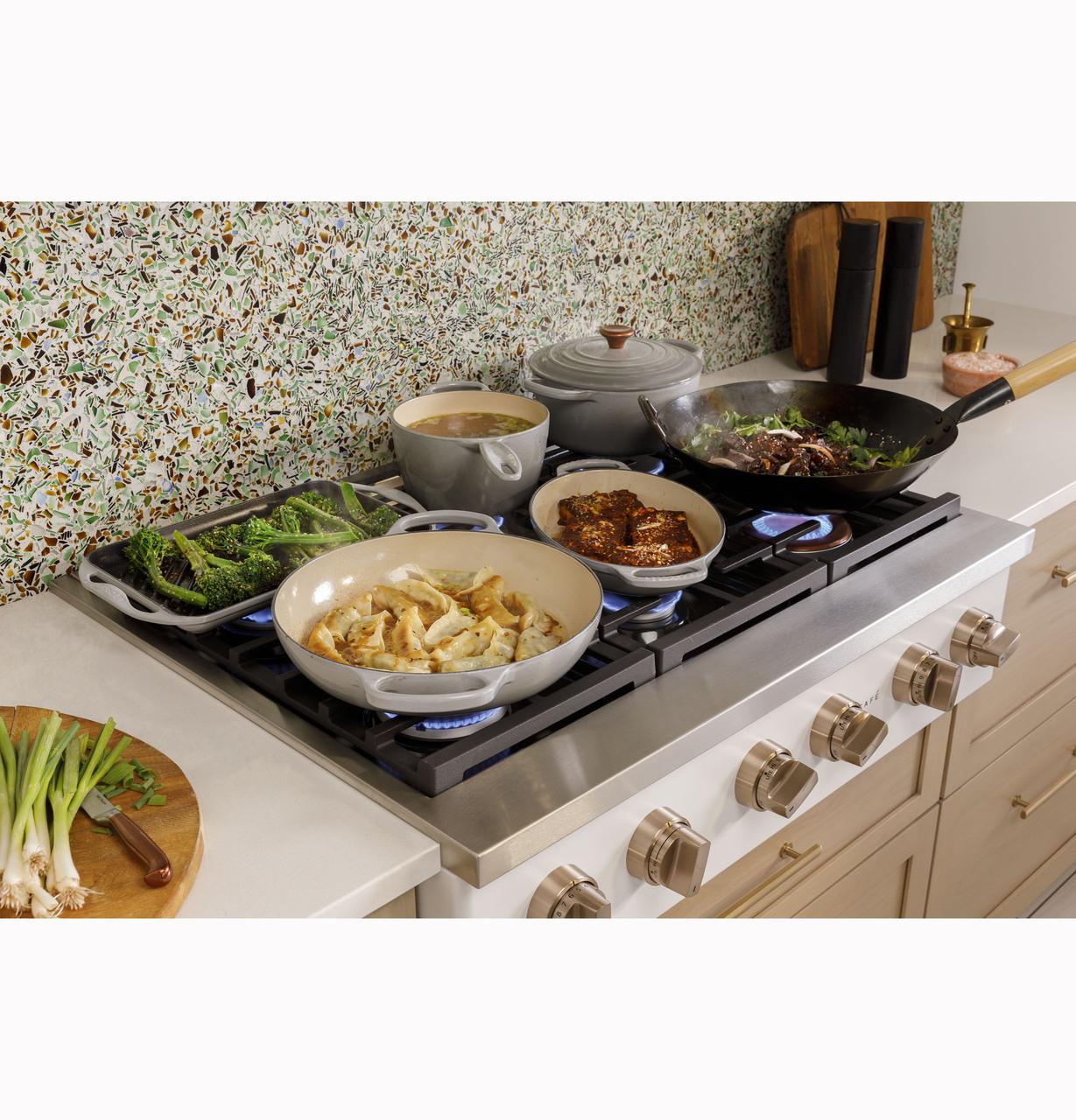 Cafe CGU366P4TW2 CAF(EBACK)™ 36" Commercial-Style Gas Rangetop with 6 Burners (Natural Gas)