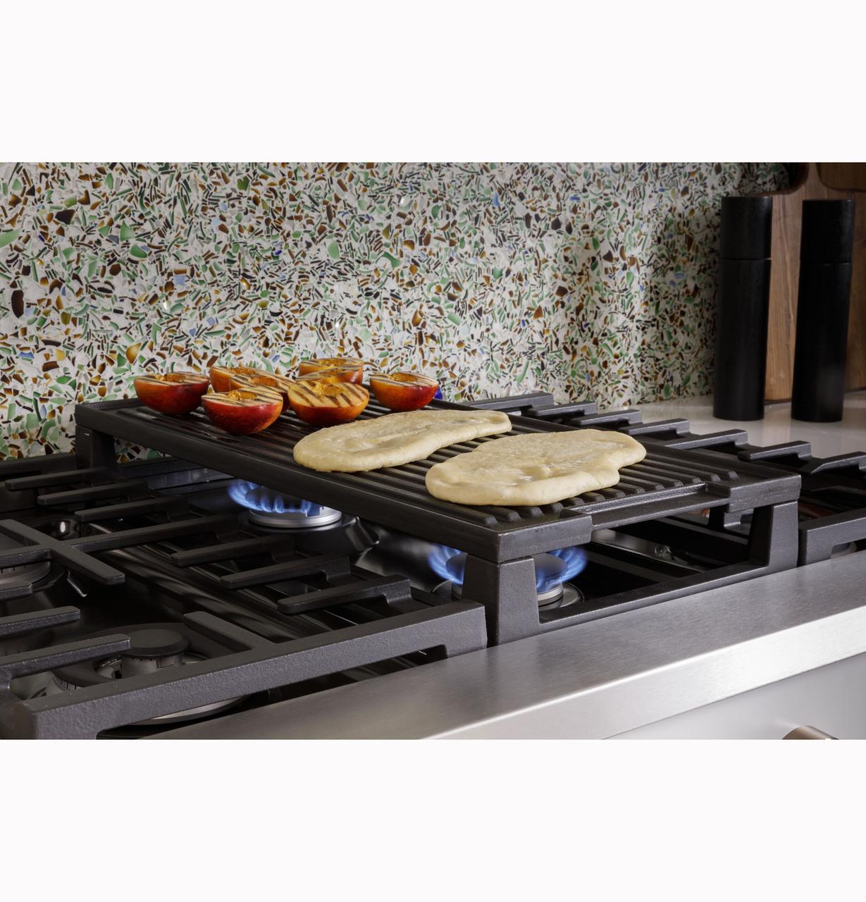 Cafe CGU486P3TD1 CAF(EBACK)™ 48" Commercial-Style Gas Rangetop with 6 Burners and Integrated Griddle (Natural Gas)