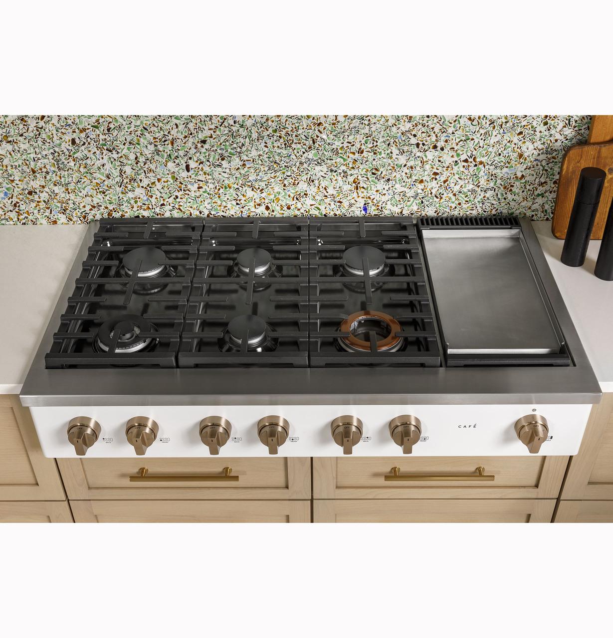 Cafe CGU486P3TD1 CAF(EBACK)™ 48" Commercial-Style Gas Rangetop with 6 Burners and Integrated Griddle (Natural Gas)