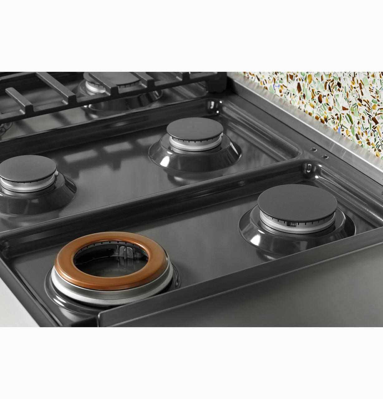 Cafe CGU486P3TD1 CAF(EBACK)™ 48" Commercial-Style Gas Rangetop with 6 Burners and Integrated Griddle (Natural Gas)