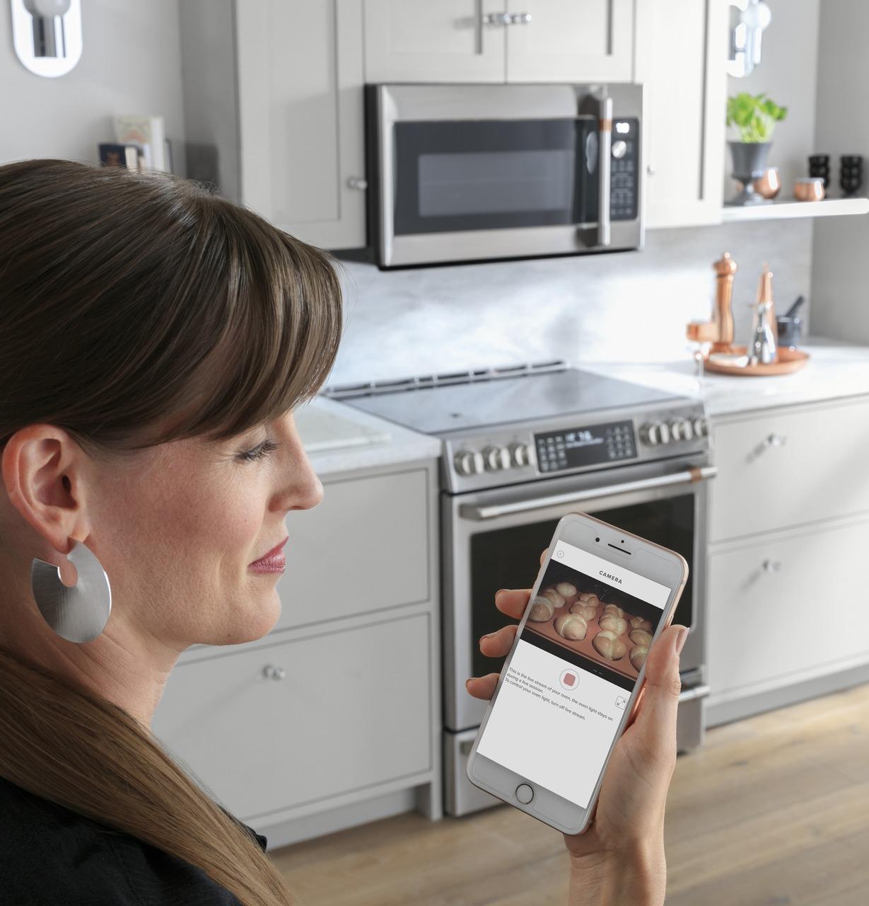 Cafe CHS90XP2MS1 CAF(EBACK)™ 30" Smart Slide-In, Front-Control, Induction and Convection Range with In-Oven Camera