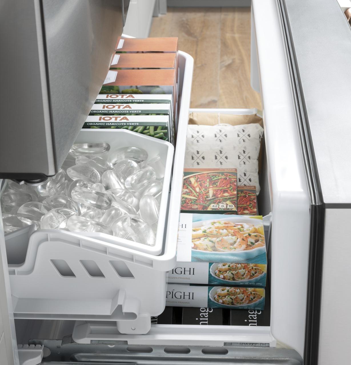 Cafe CWE19SP3ND1 CAF(EBACK)™ ENERGY STAR® 18.6 Cu. Ft. Counter-Depth French-Door Refrigerator