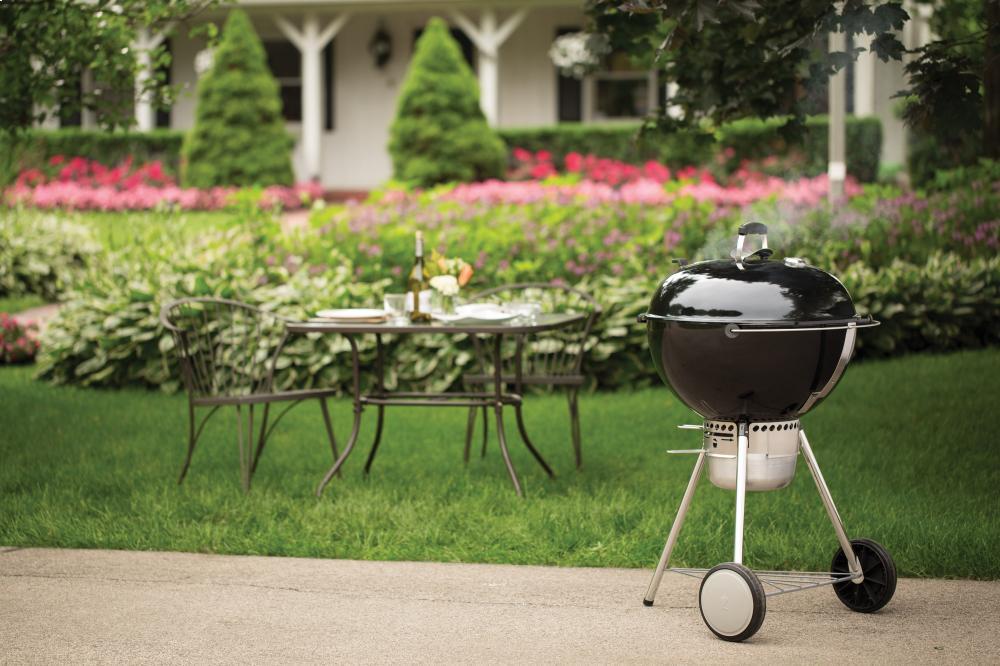 Weber 14501001 Master-Touch Charcoal Grill - 22" Black