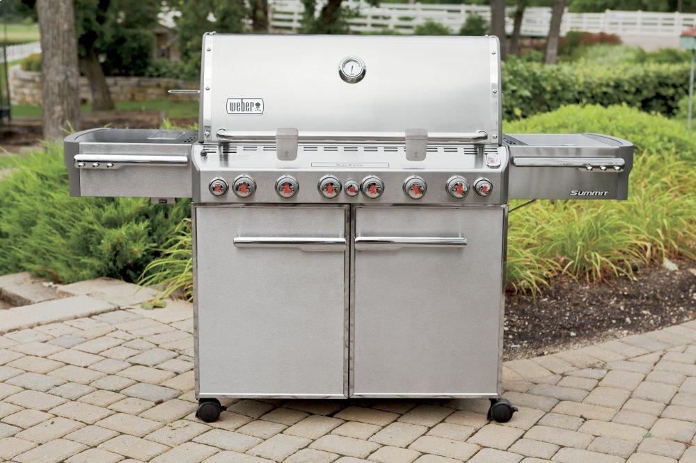 SUMMIT® S-670™ LP GAS GRILL - STAINLESS STEEL