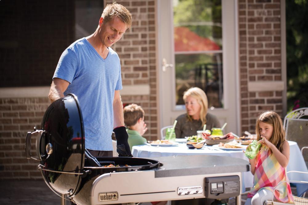 Weber 15501001 Performer Deluxe Charcoal Grill 22" - Black