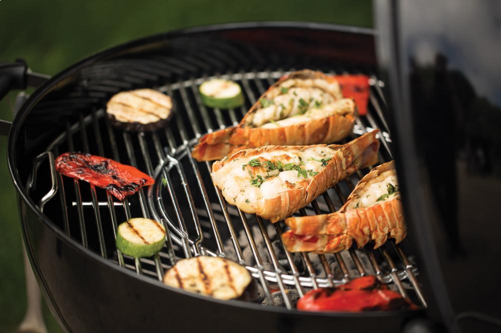 Weber 14501001 Master-Touch Charcoal Grill - 22" Black