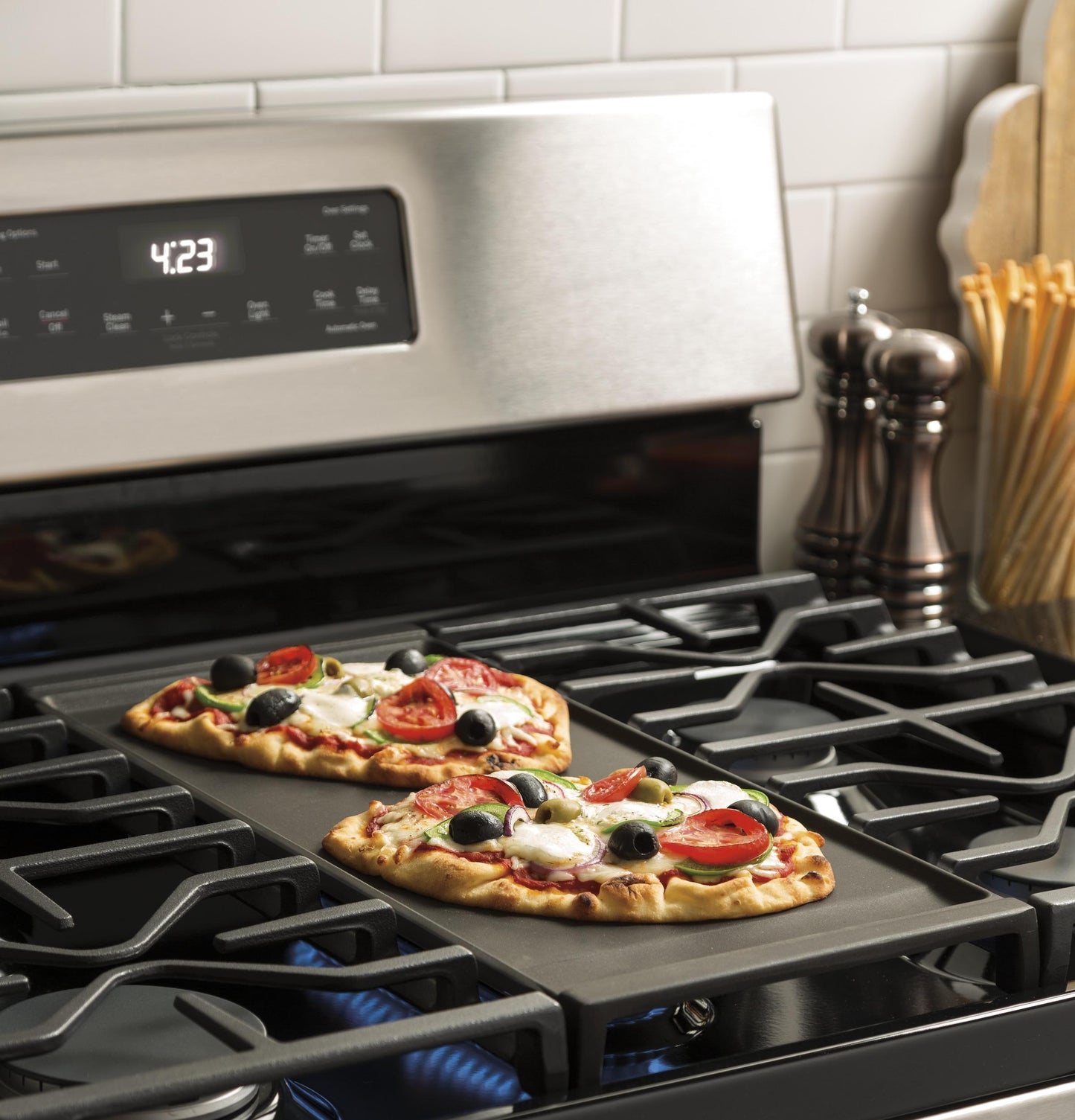 JGBS66REKSS GE® 30" Free-Standing Gas Range