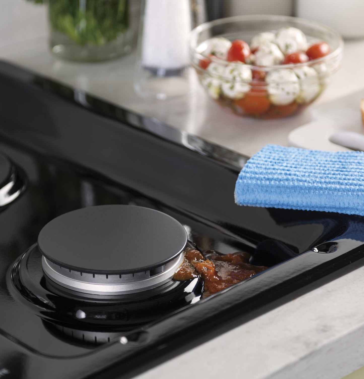 JGP3036DLBB GE® 36" Built-In Gas Cooktop with Dishwasher-Safe Grates