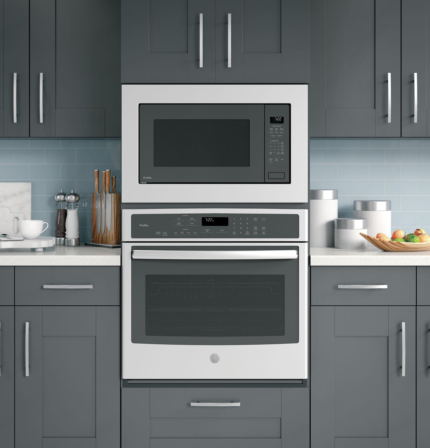 PEB7227ANDD GE Profile™ 2.2 Cu. Ft. Built-In Sensor Microwave Oven
