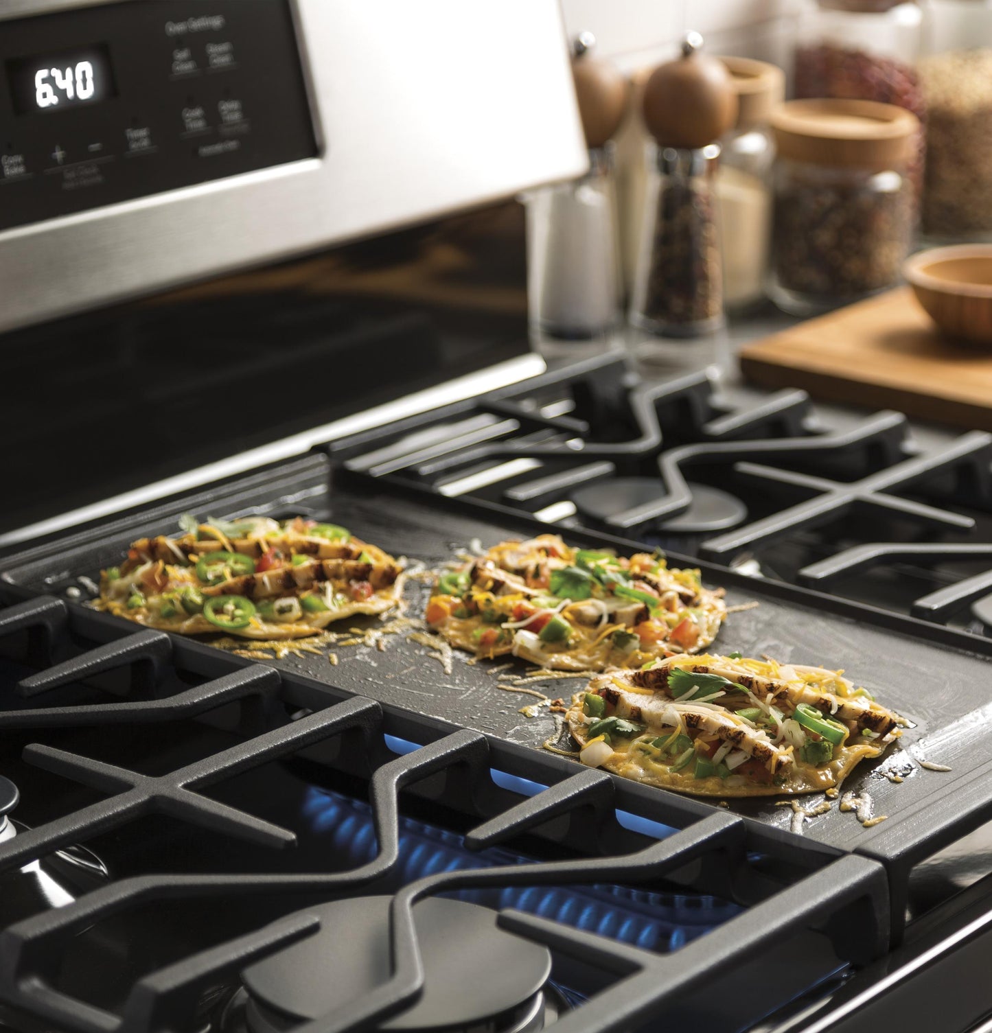 JGBS66REKSS GE® 30" Free-Standing Gas Range