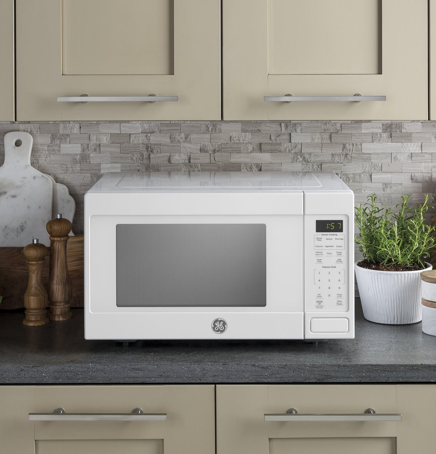 JES1657DMWW GE® 1.6 Cu. Ft. Countertop Microwave Oven