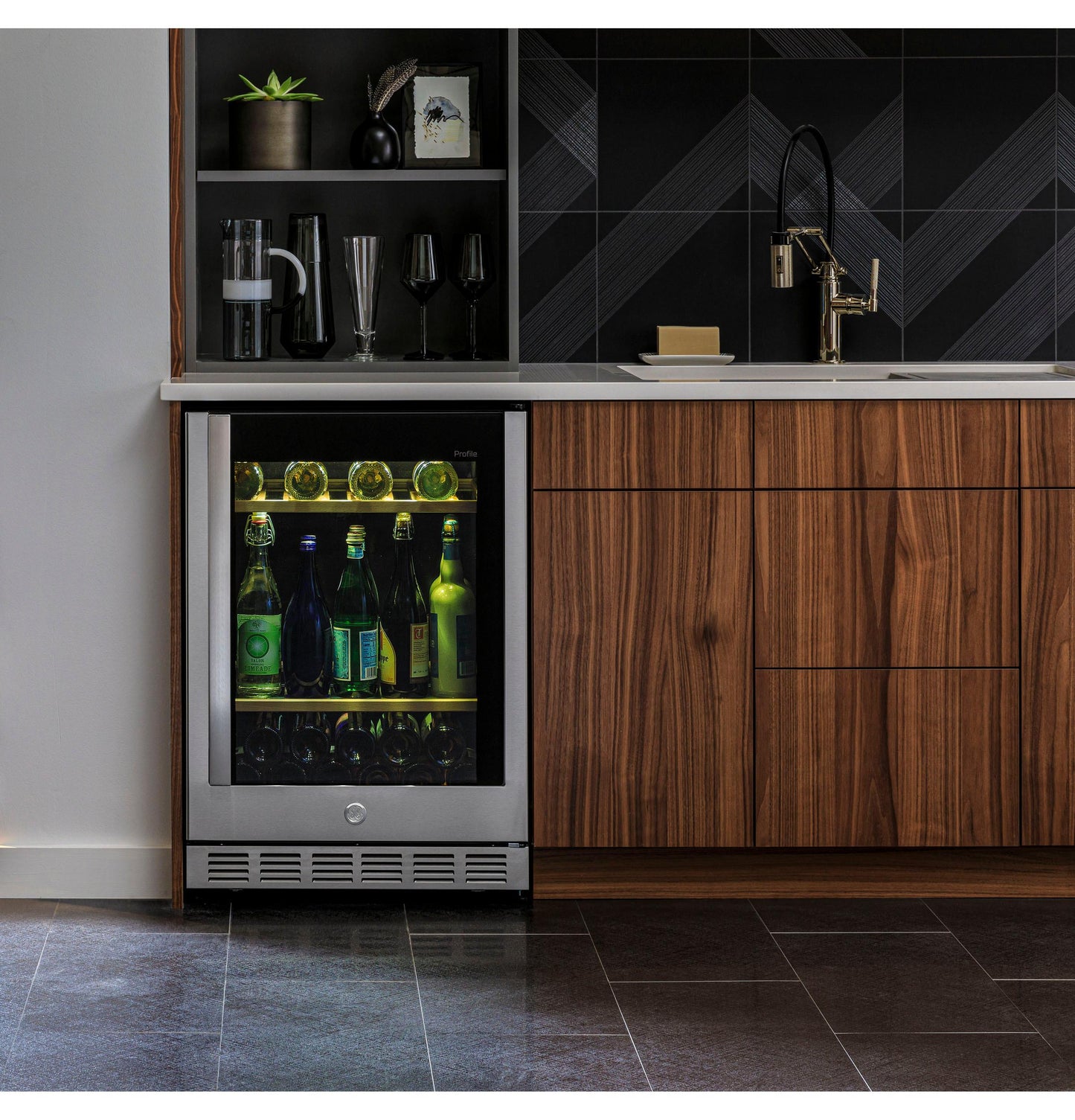 PVS06BSPSS GE Profile™ 155-Can or 52-Bottle Beverage Center