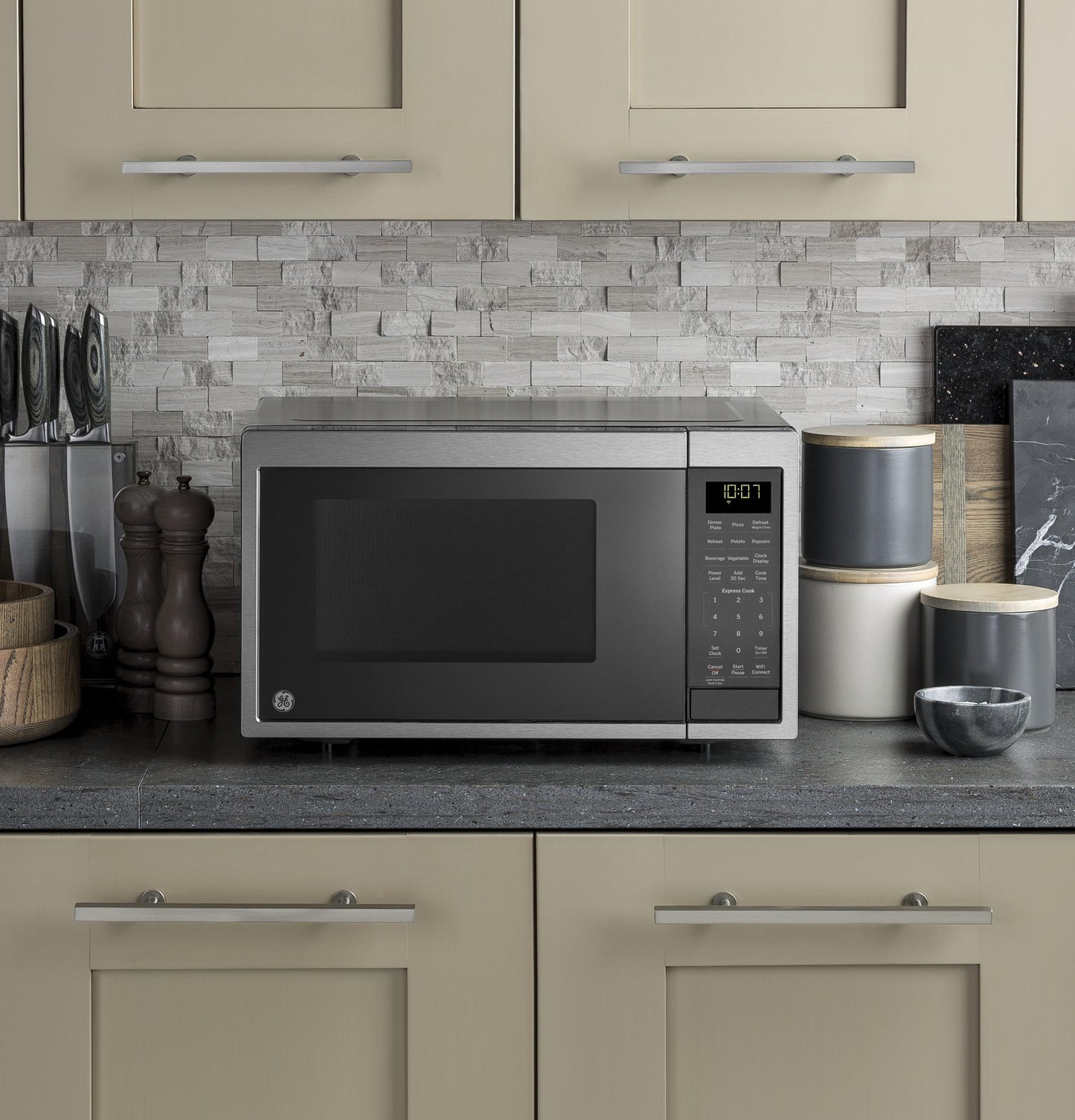 JES1097SMSS GE® 0.9 Cu. Ft. Capacity Smart Countertop Microwave Oven with Scan-To-Cook Technology