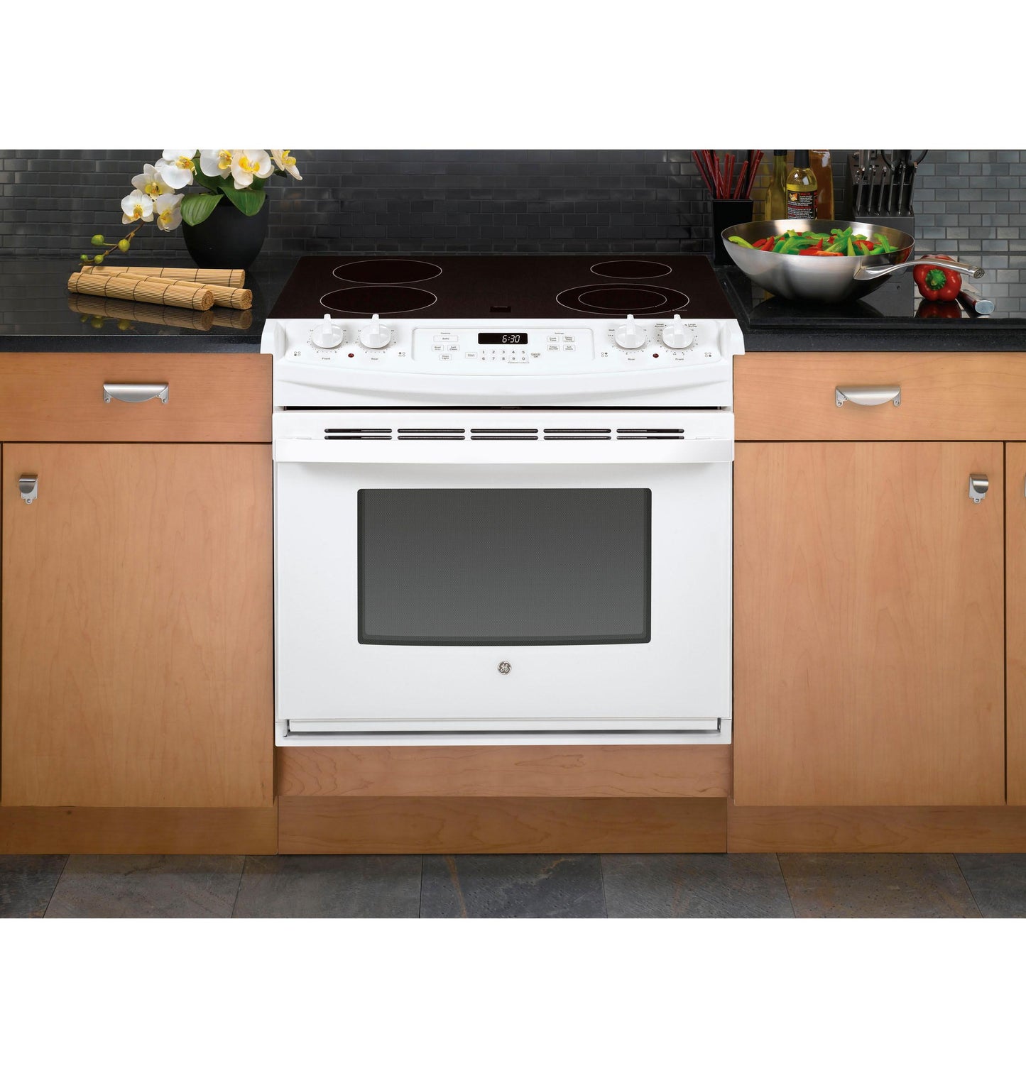 JD630DTWW GE® 30" Drop-In Electric Range