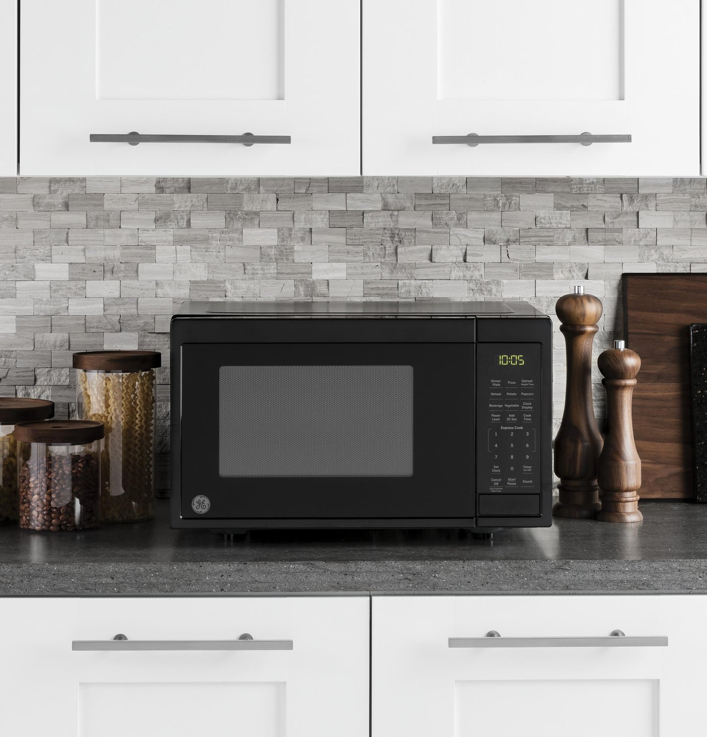 JES1095DMBB GE® 0.9 Cu. Ft. Capacity Countertop Microwave Oven