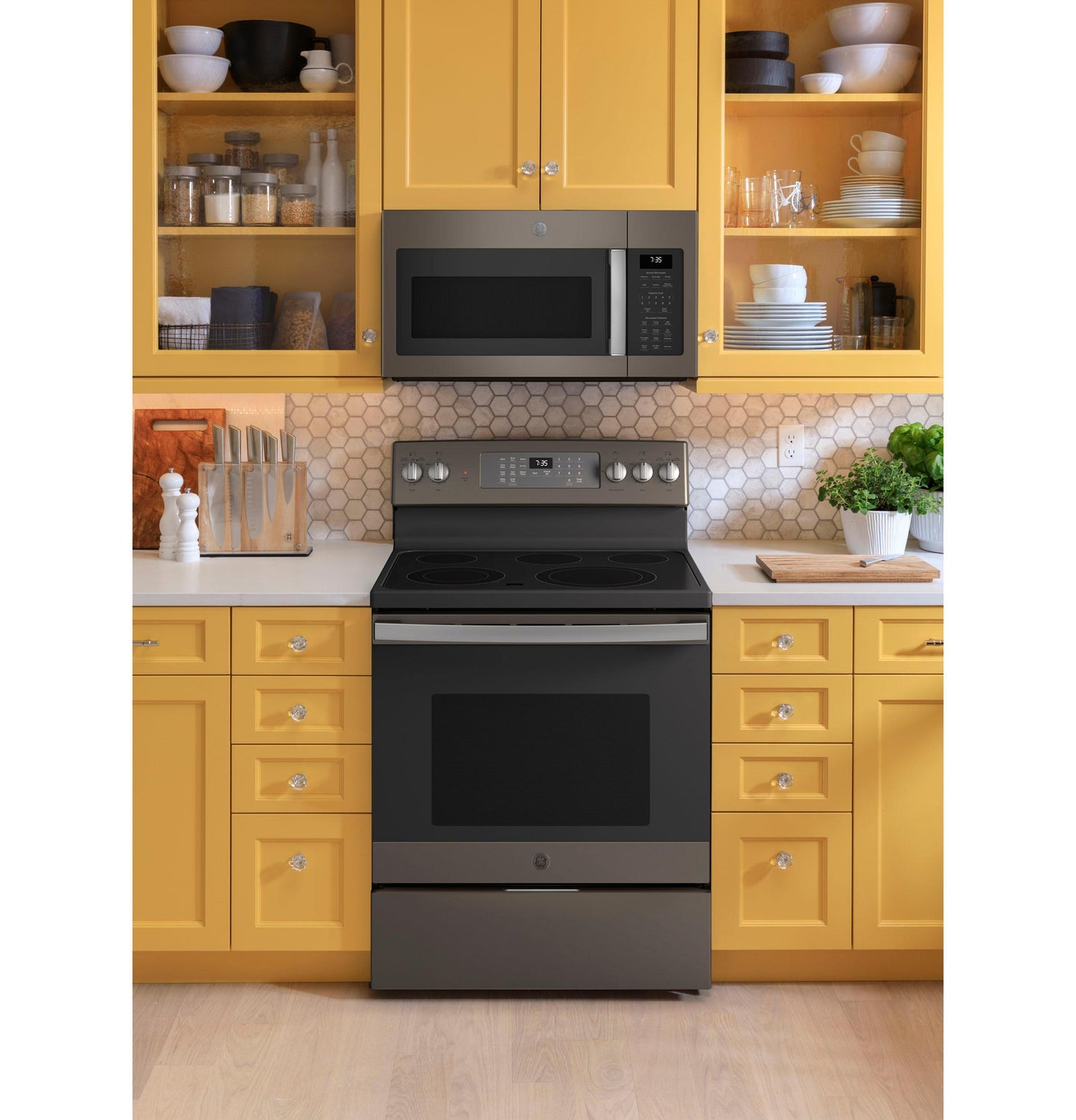 GE® 30" Free-Standing Electric Convection Range with No Preheat Air Fry