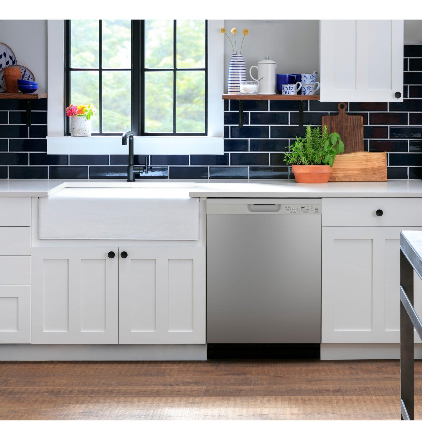 GDF550PSRSS GE ENERGY STAR Front Control with Plastic Interior Dishwasher with Sanitize Cycle & Dry Boost