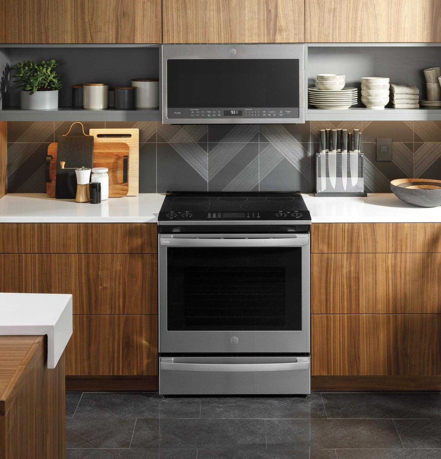 PSS93YPFS GE Profile™ 30" Smart Slide-In Electric Convection Fingerprint Resistant Range with No Preheat Air Fry