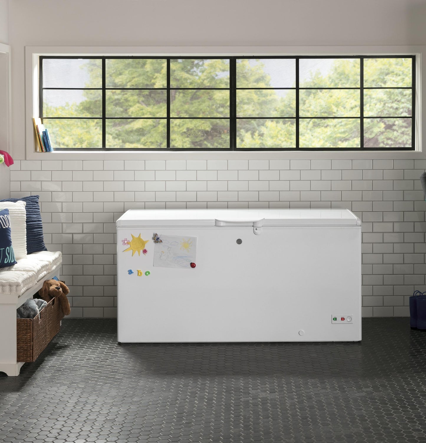 FCM16SLWW GE® 15.7 Cu. Ft. Manual Defrost Chest Freezer