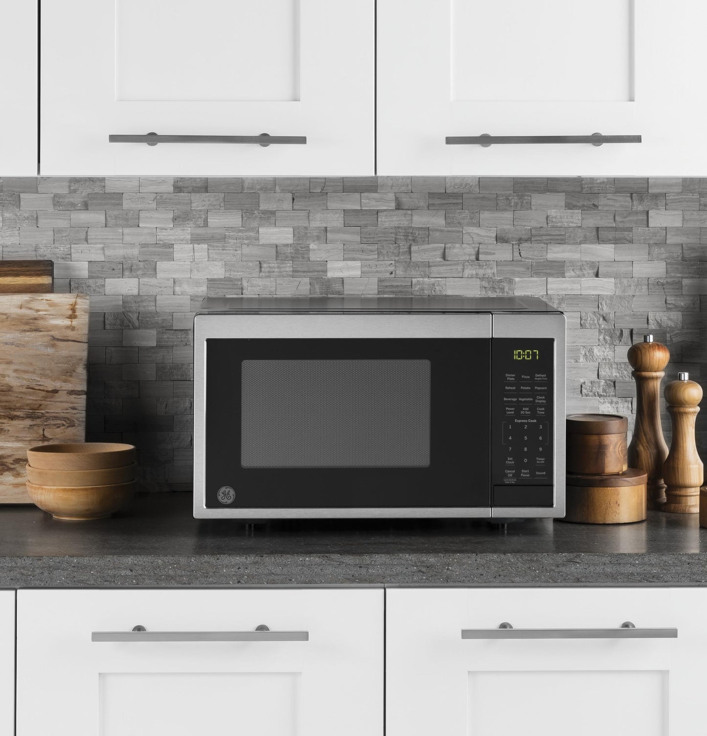 GE® 0.9 Cu. Ft. Capacity Countertop Microwave Oven