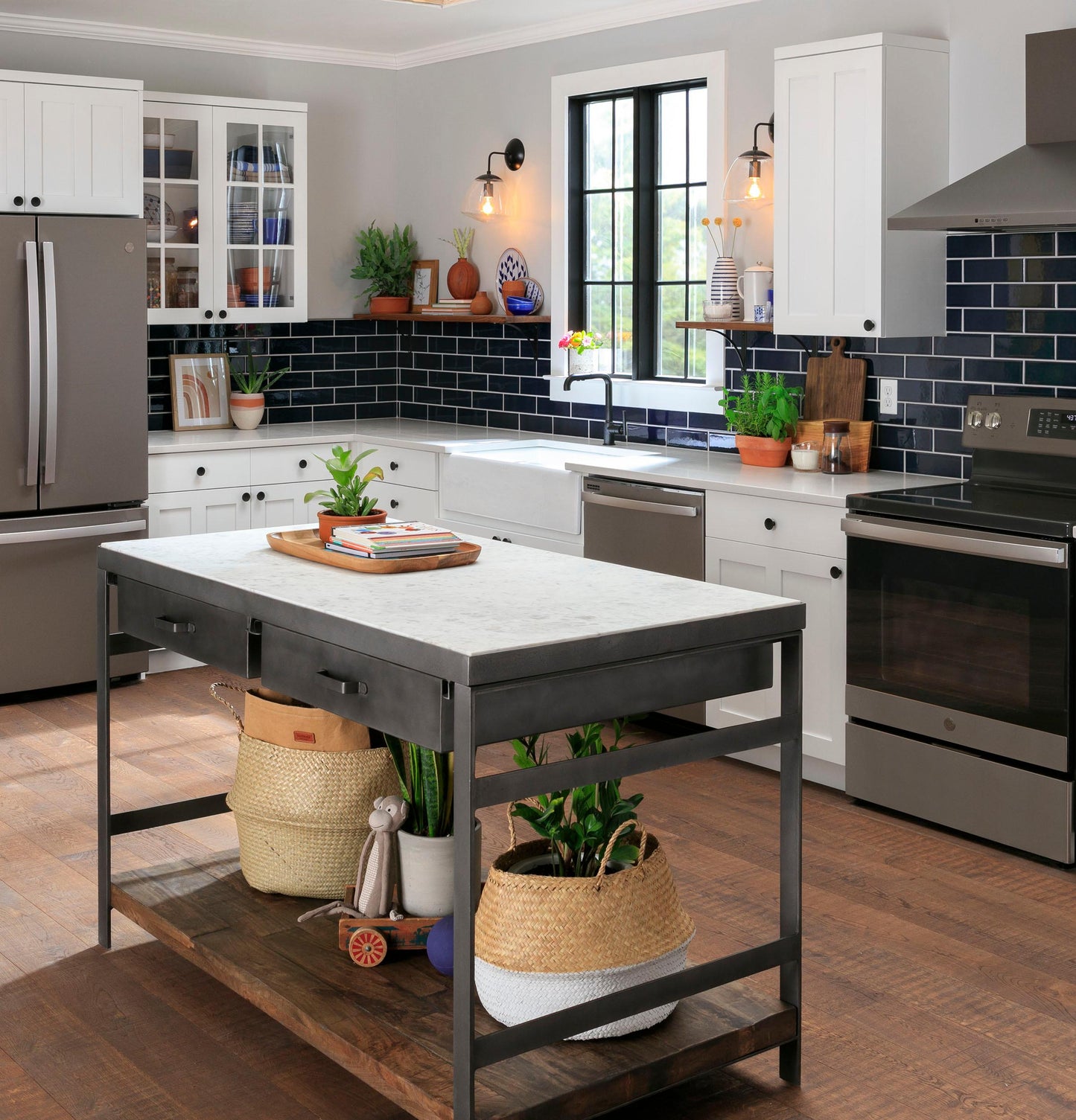 GWE23GMNES GE® ENERGY STAR® 23.1 Cu. Ft. Counter-Depth French-Door Refrigerator