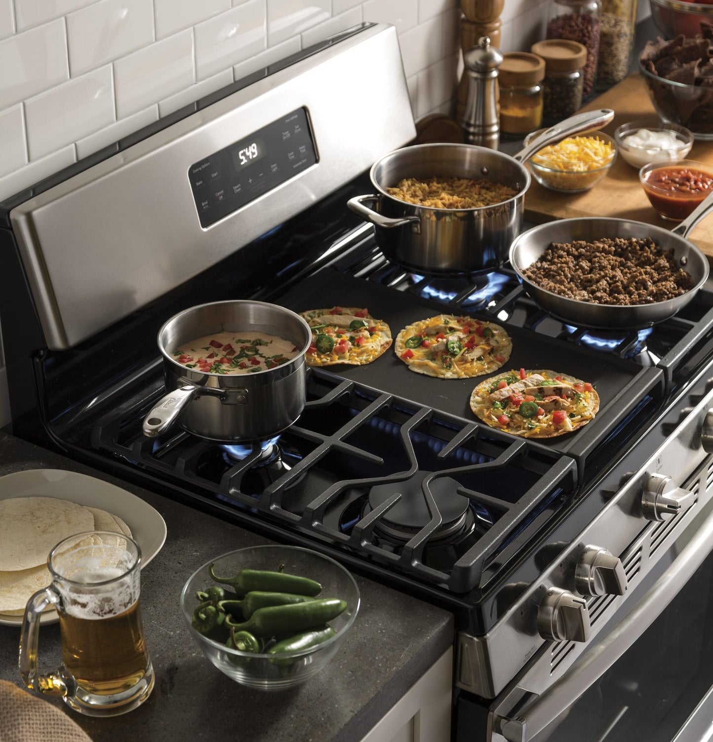 JGBS66REKSS GE® 30" Free-Standing Gas Range