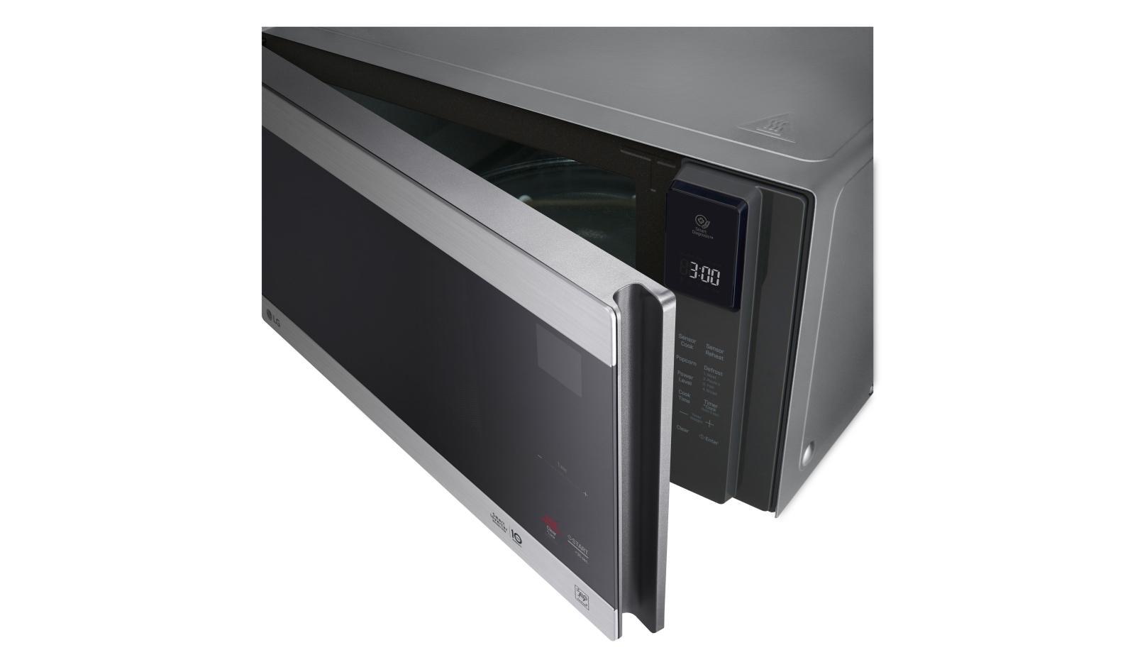 Lg 1.5 cu. ft. NeoChef™ Countertop Microwave with Smart Inverter and EasyClean®